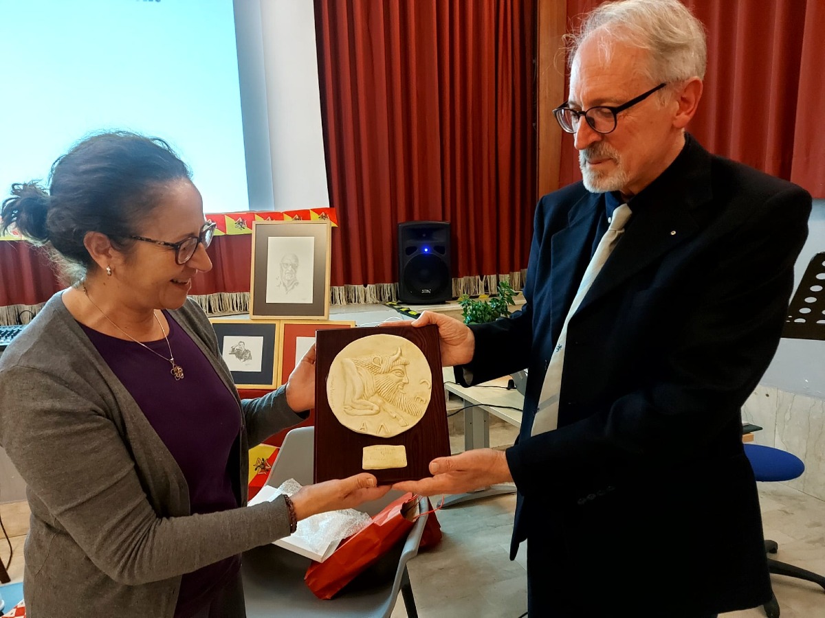 “Moviti ddrocu”: una conferenza sul dialetto siciliano da cielo D’Alcamo a Camilleri - 