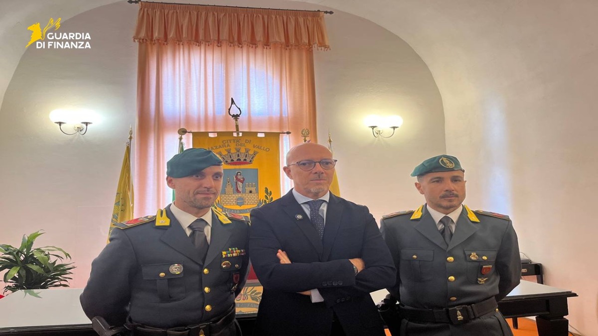 Hanno evitato un incidente mortale, encomio a due militari della guardia di finanza di Gela - 