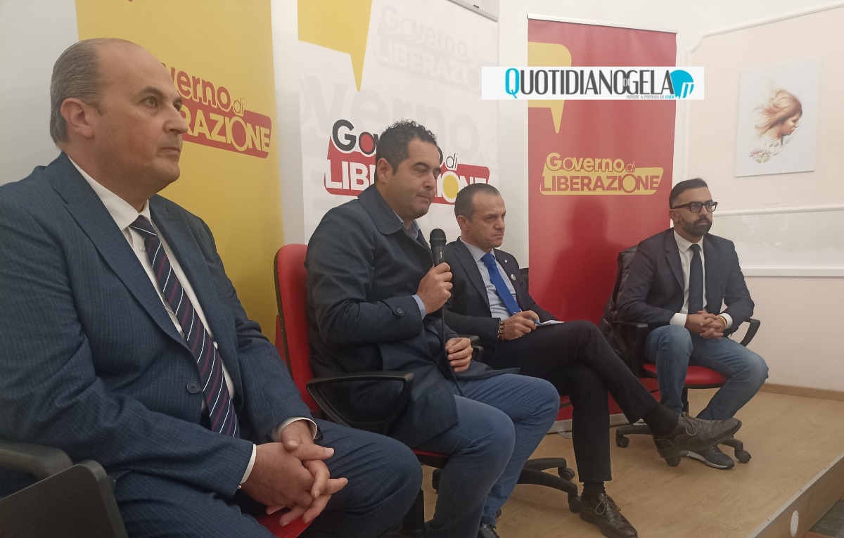 De Luca in città, "Sicilia non si amministra con like": Di Stefano, "riconoscente verso suo gruppo" - 