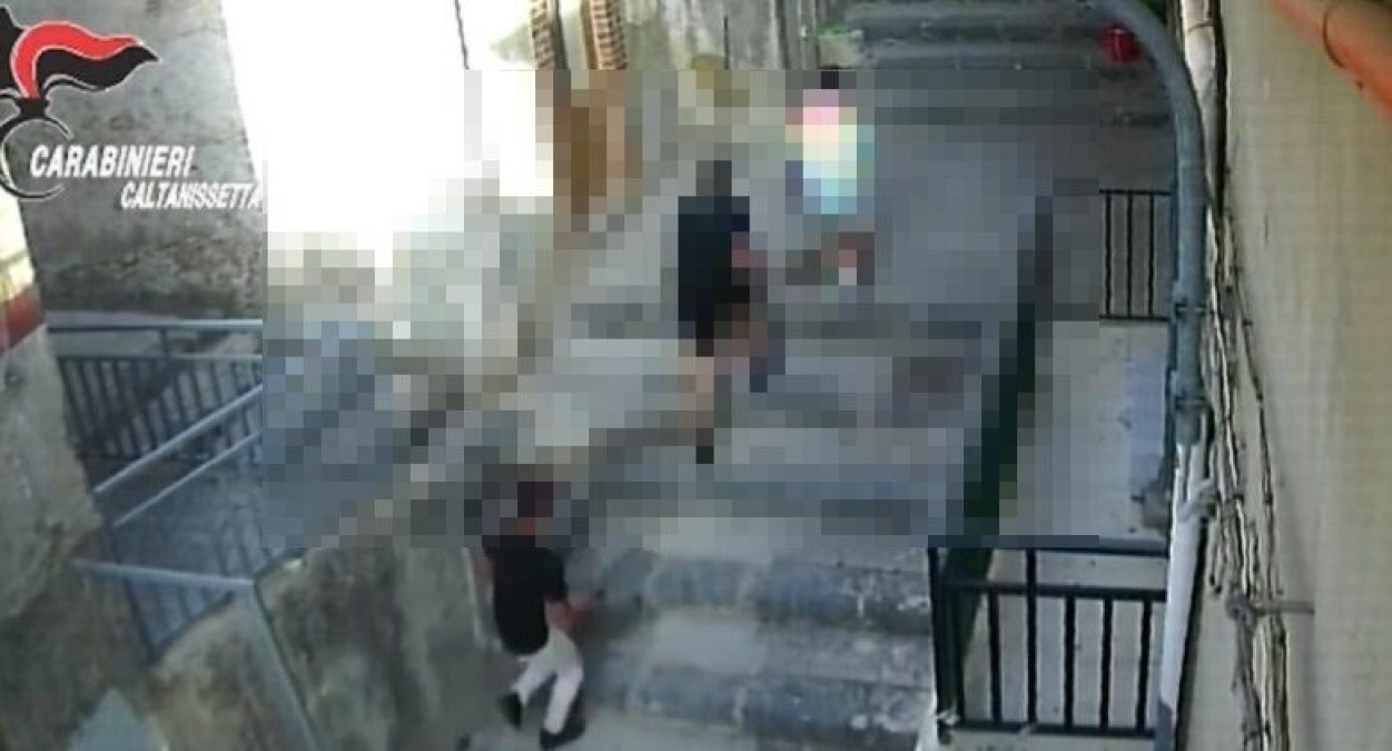 La contesa per la droga e gli spari, accertamenti tecnici sul materiale sequestrato - 