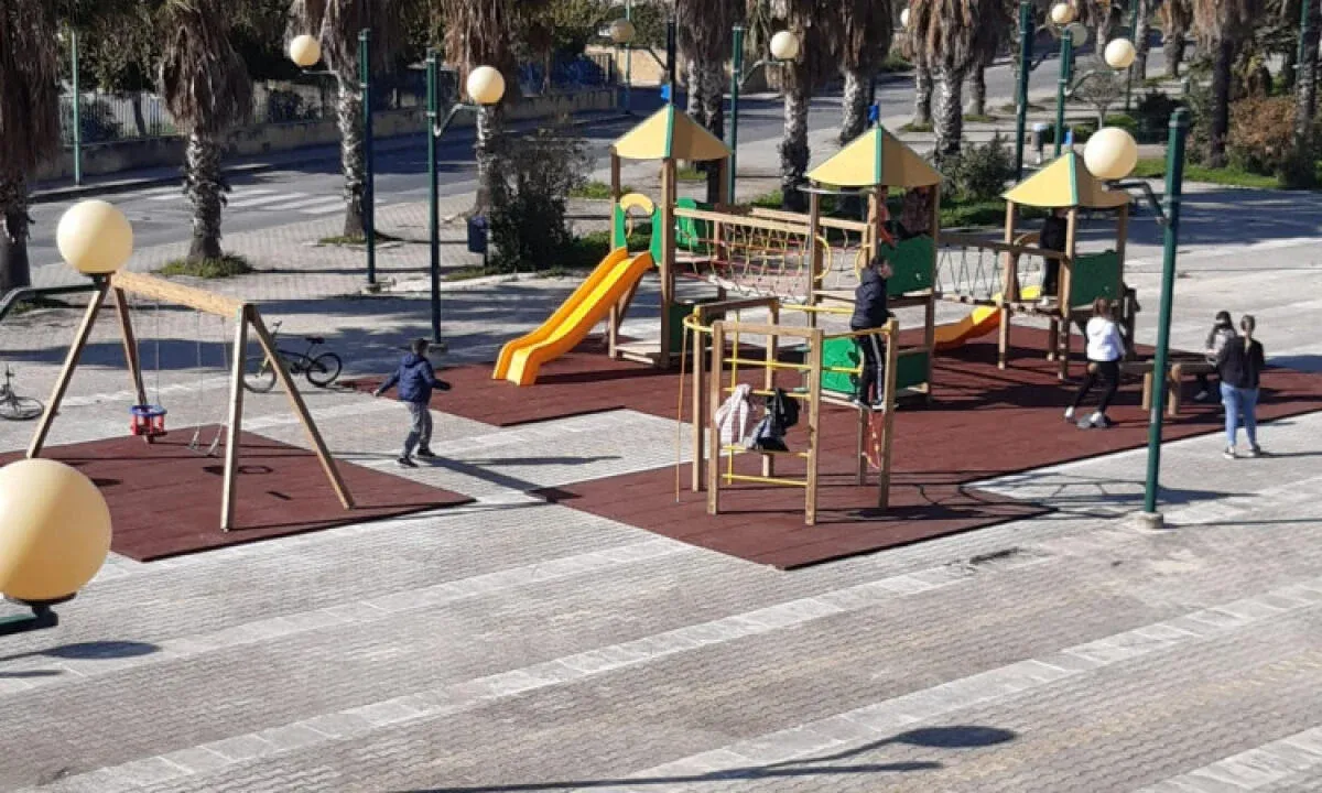 "Giochi rimossi da piazza Russello solo provvisoriamente", Di Stefano: "Devono partire lavori riqualificazione" - 