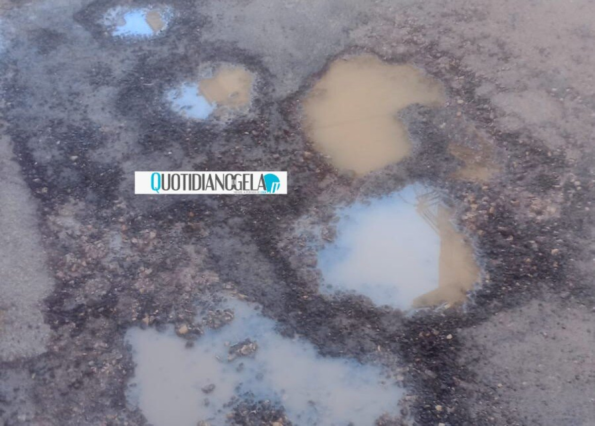 Via Lisia, liquami in strada - 