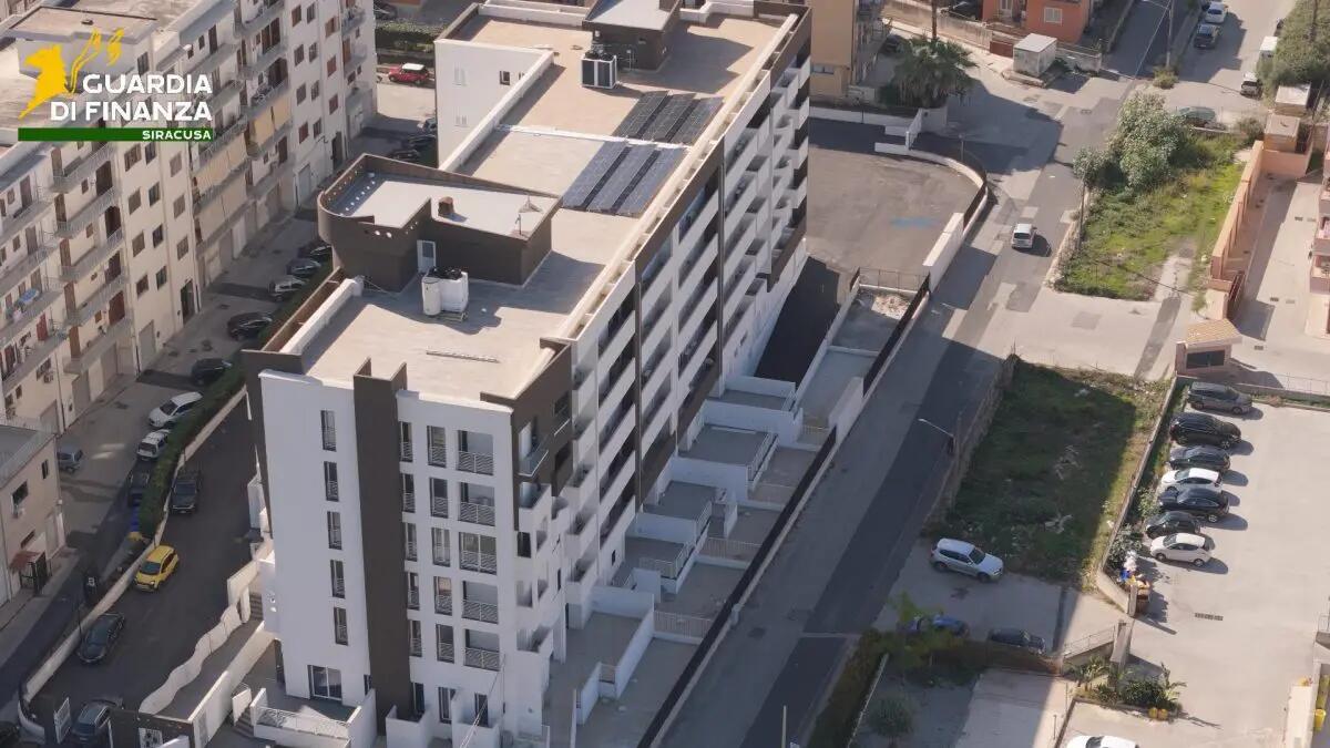 Impresa edile crea un “condominio fantasma” per aderire al Superbonus 110%, truffa scoperta a Siracusa - 