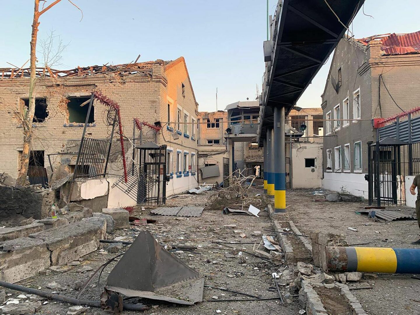 Massicci attacchi russi in Ucraina, molte città senza riscaldamento e acqua - 