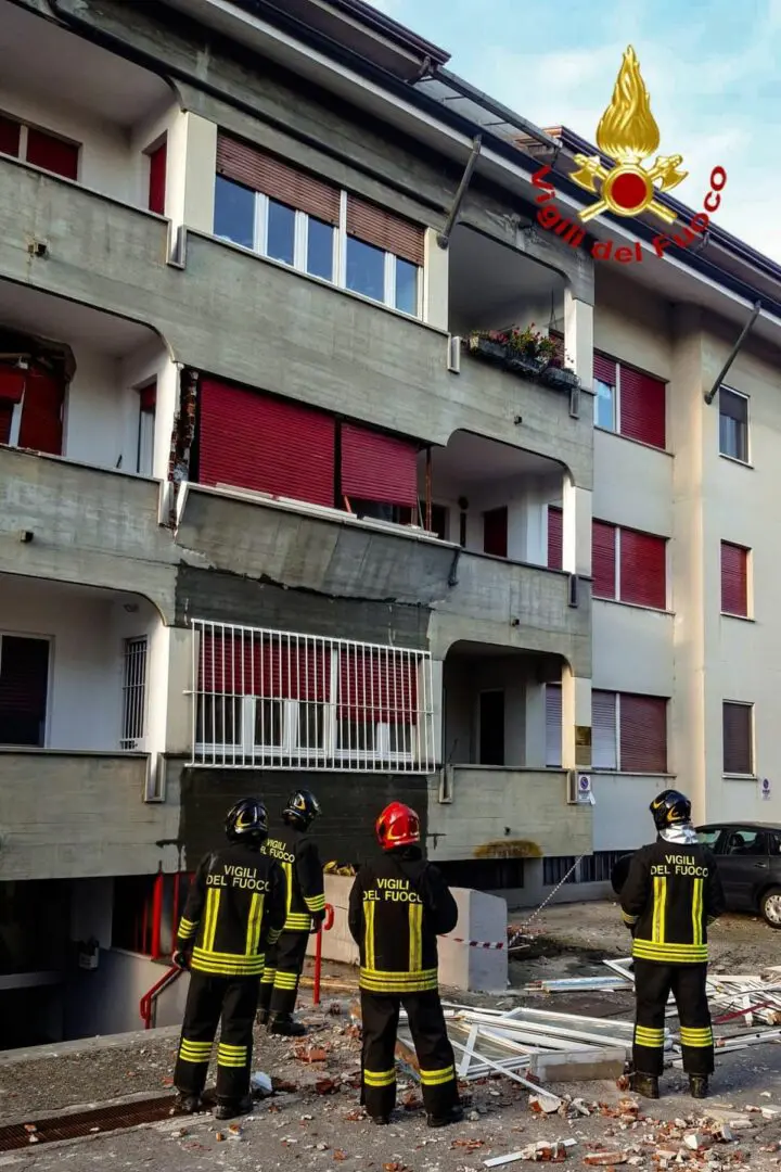 Esplosione in una palazzina nel Torinese, un ferito grave - 