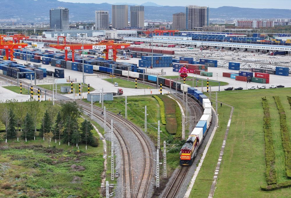 Treni merci tra Cina ed Europa, quasi 120.000 viaggi - 