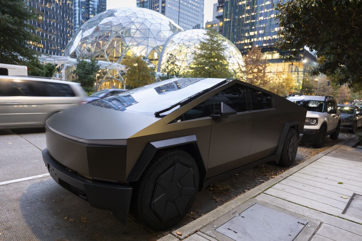 Tesla, sistema guida autonoma salva automobilista USA da scontro frontale notturno - 