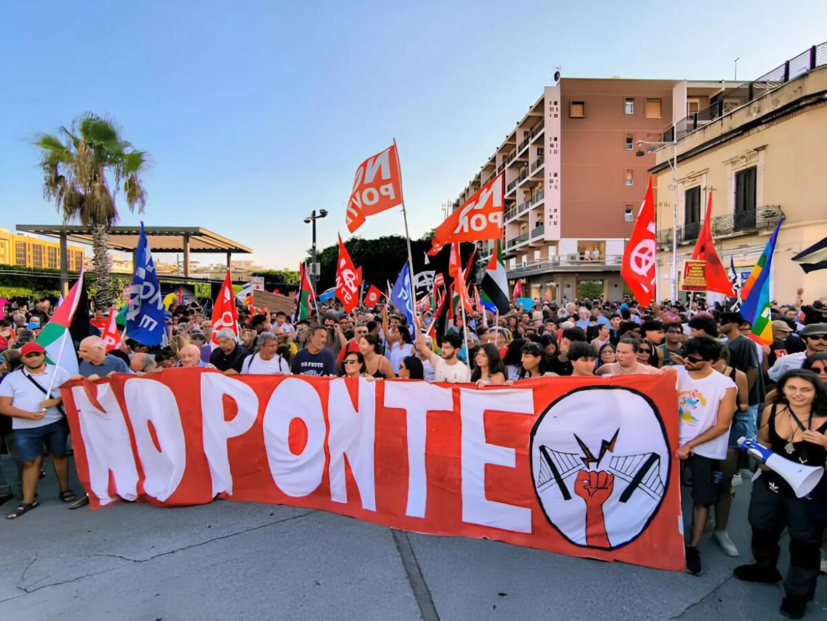 Corteo “No Ponte”, oggi a Messina la manifestazione guidata da Schlein - 