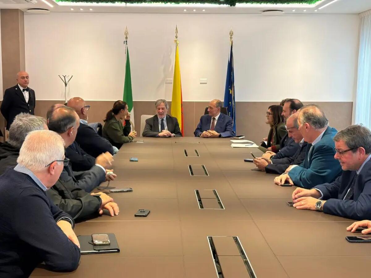 Schifani incontra i sindacati: “Nella finanziaria le risorse del contratto 2025-2027” - 