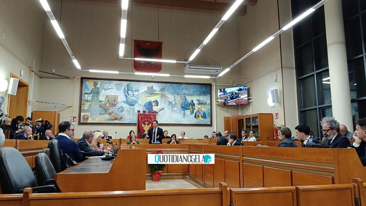 Variazioni, debiti e immobili abusivi, in consiglio anche la cittadinanza onoraria a Silvana Grasso  - 