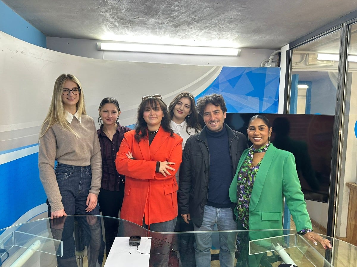 Tre studentesse bulgare in redazione tra grafica, reportage e vita di redazione - 