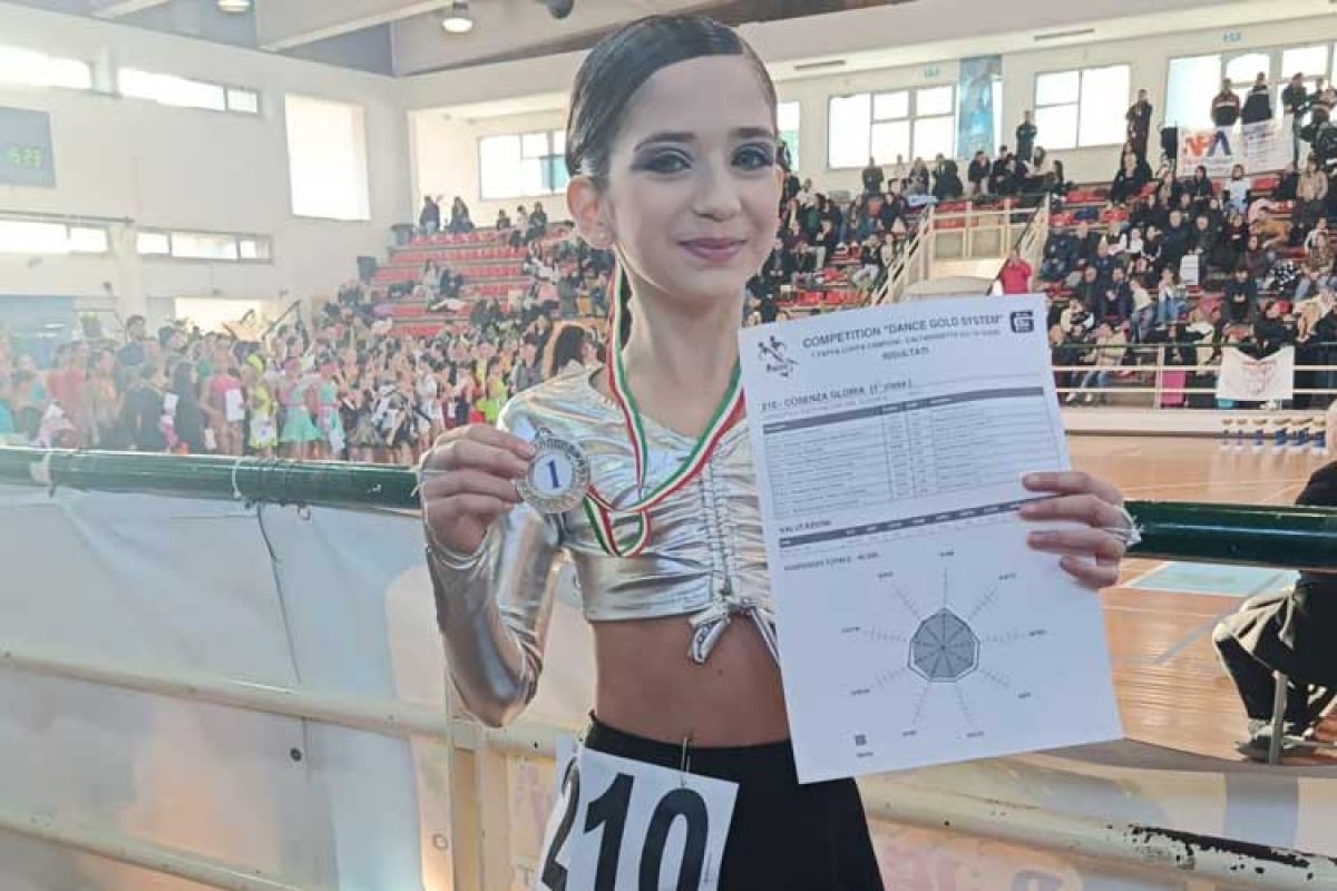 La giovane ballerina Gloria Cosenza trionfa a Caltanissetta - 