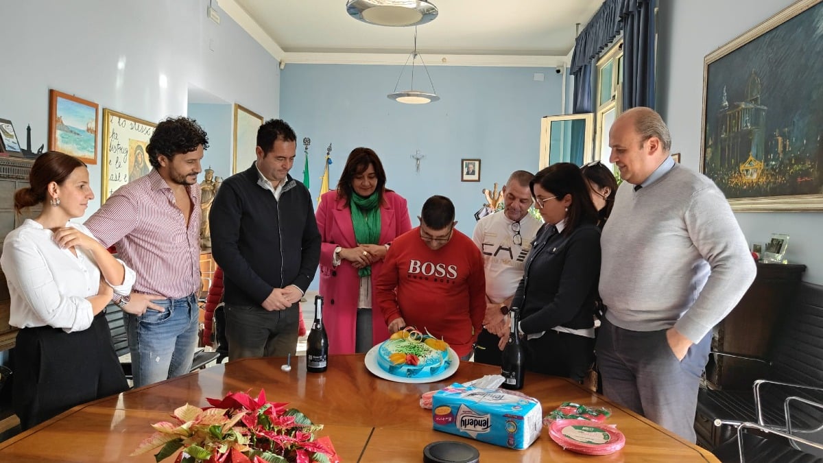 Un compleanno speciale in municipio, festeggiati i 50 anni di "Peppe" Trubia - 