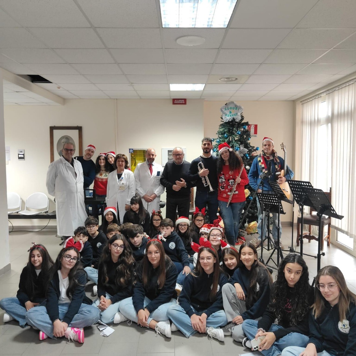 Natale in corsia , tra musica e solidarità per gli studenti della Romagnoli - 