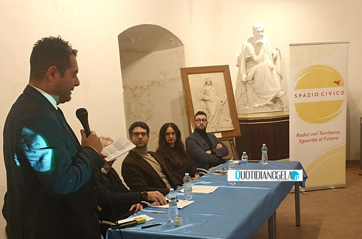 Rete fuori dai partiti, civici al congresso di "Mazzarino lab": incontri per rafforzare "Spazio civico" - Di Stefano durante un'iniziativa di "Spazio Civico"