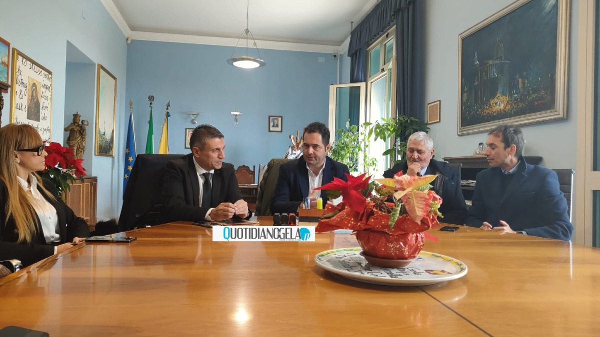 In municipio il sindaco gelese di Certosa Infurna, Di Stefano al Pd: "Ruolo importante" - 