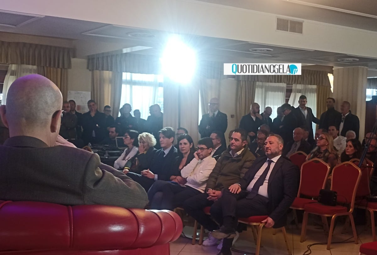 FdI fa la voce grossa nella convention, Scuvera: "Modello Gela non esiste, Di Stefano uomo di centrodestra" - Un momento della convention 