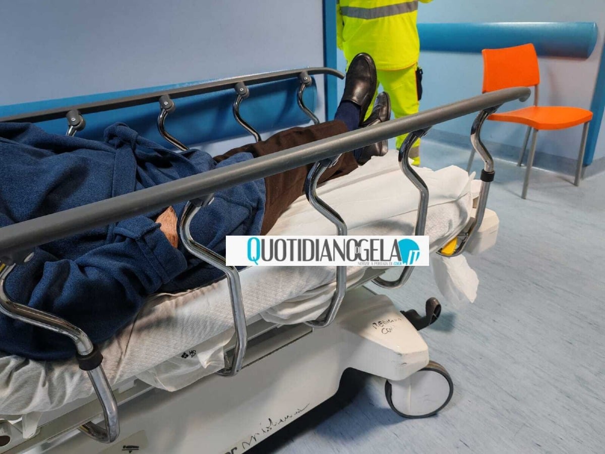 Pronto soccorso, emergenza totale: decine di pazienti in attesa, "parcheggiato" caso emorragia cerebrale  - 