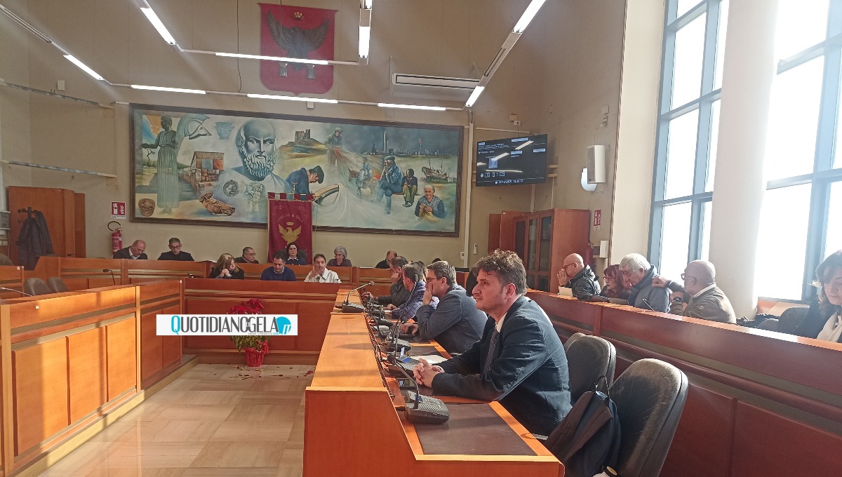 Consiglio, maggioranza azzoppata dal numero legale: domani nuova seduta - 