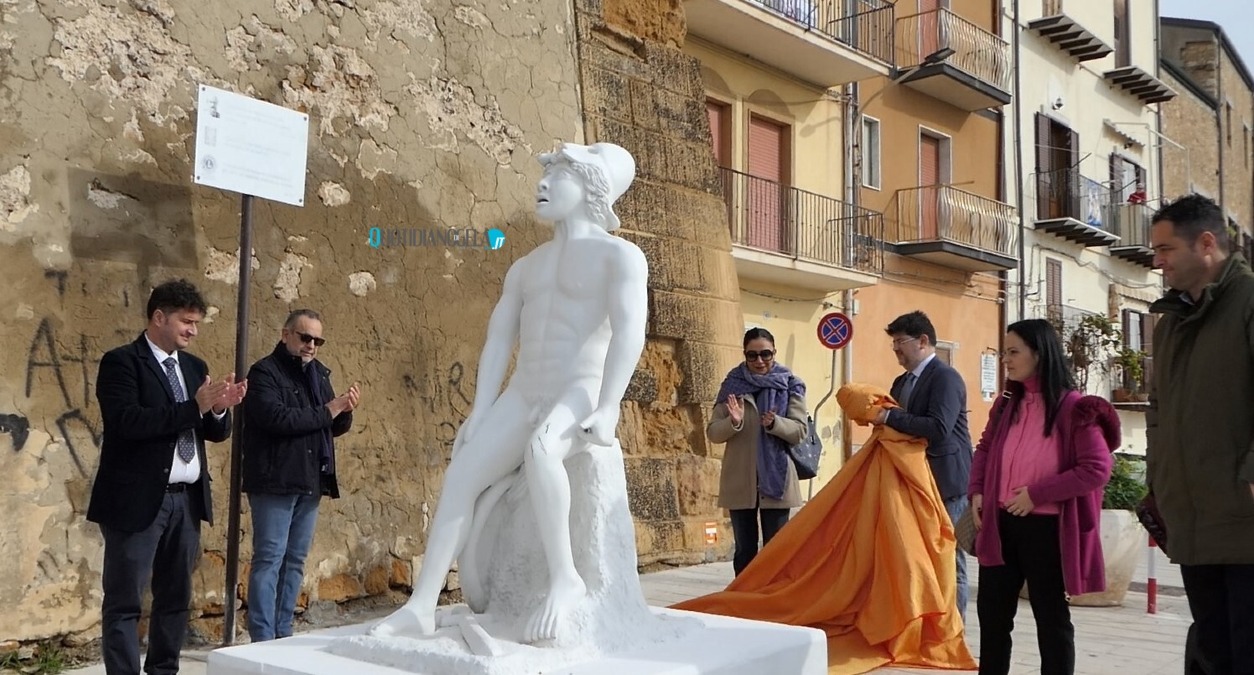 Statua danneggiata, Gela-Brainstorming: "Fatti gravi ma andiamo avanti, odiatori hanno preparato il terrreno" - Un momento dell'inaugurazione