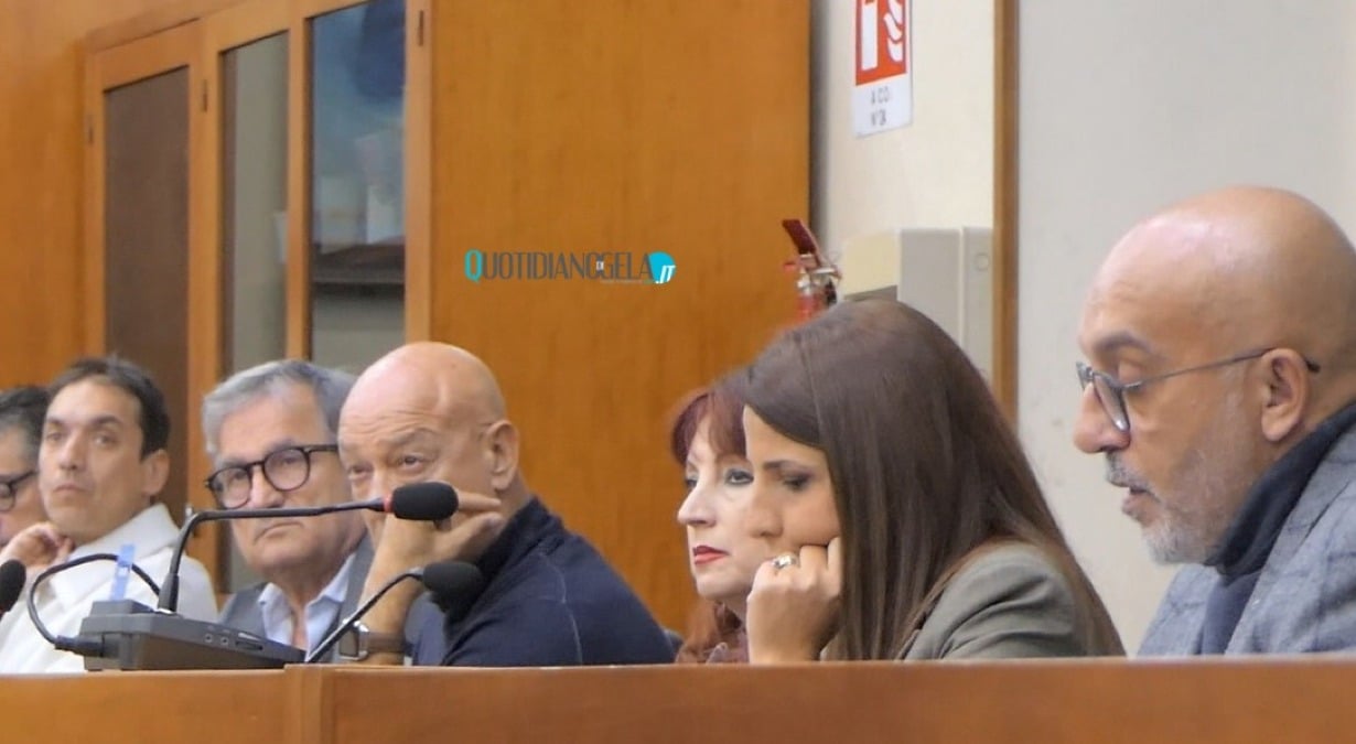 Maggioranza consiliare domani alla verifica sugli atti, l'uscita dall'aula di Orlando ripropone il caso politico - Il gruppo consiliare dem e l'assessore del partito Di Cristina