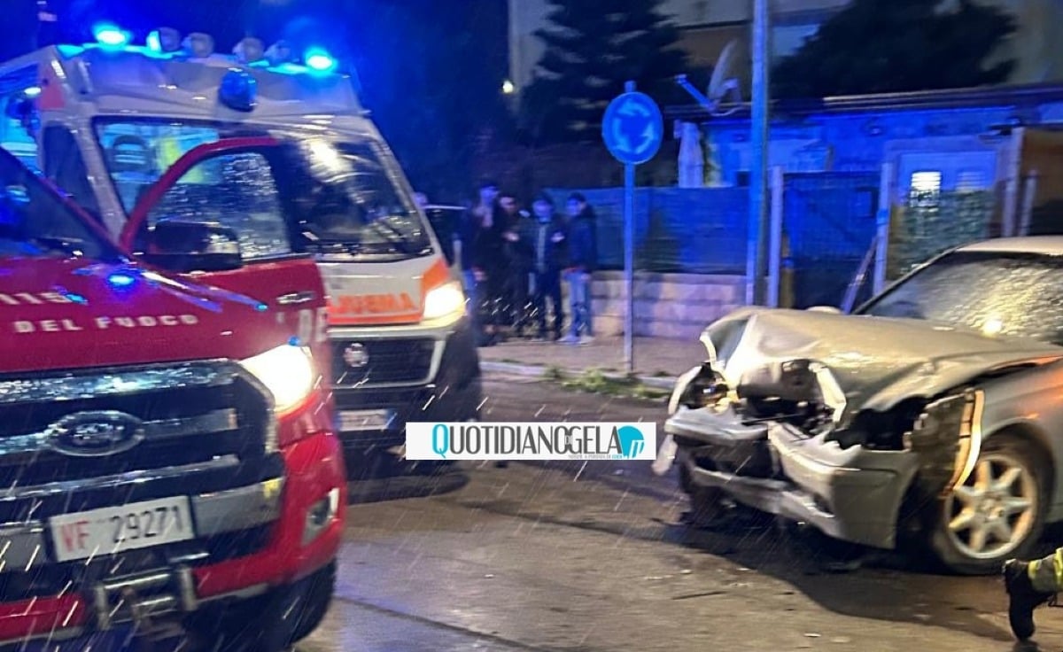 Violento scontro stradale in via Niscemi, impatto tra due auto: ci sono feriti  - 