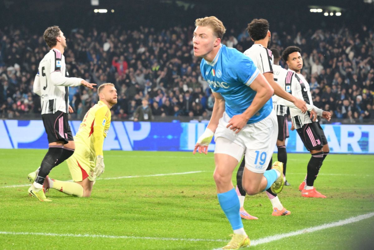 Il Napoli batte 2-1 la Juve e torna in vetta, doppietta di Hojlund - 
