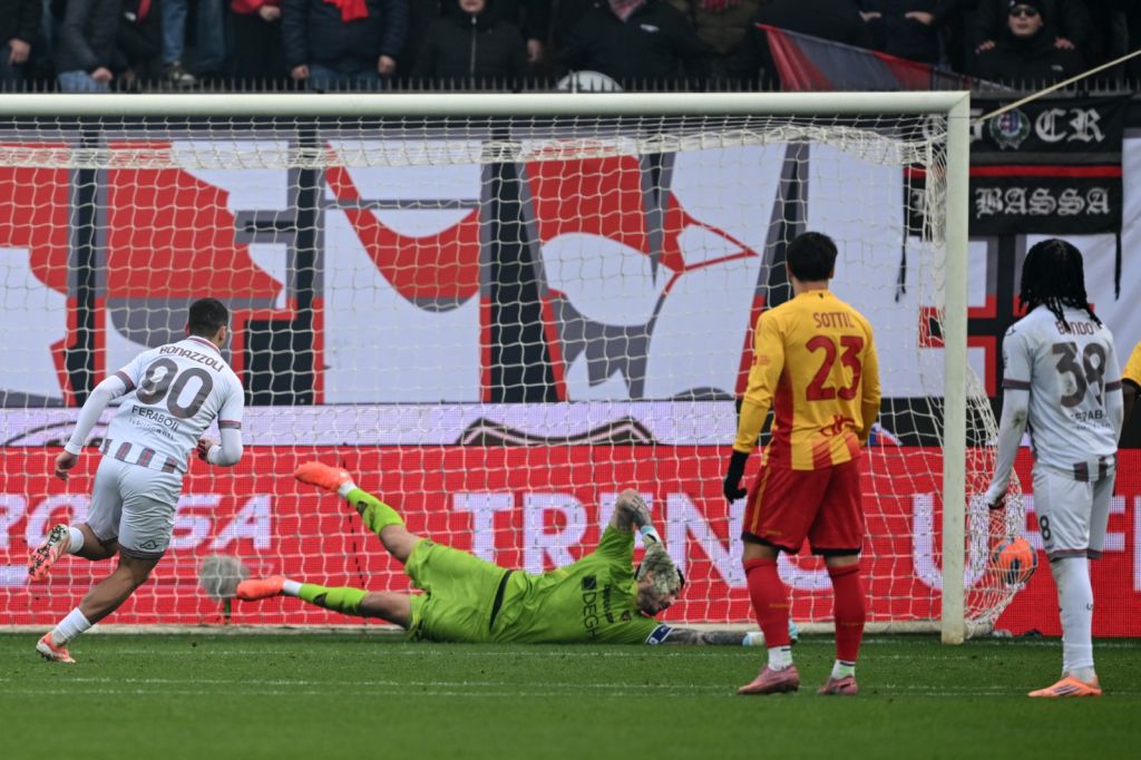 Bonazzoli-Sanabria, la Cremonese batte il Lecce 2-0 - 