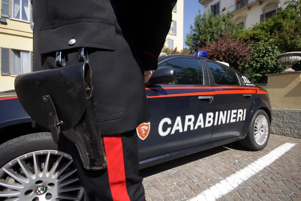 Violenta e maltratta anziani in casa riposo, arrestato operatore sanitario a Capri - 