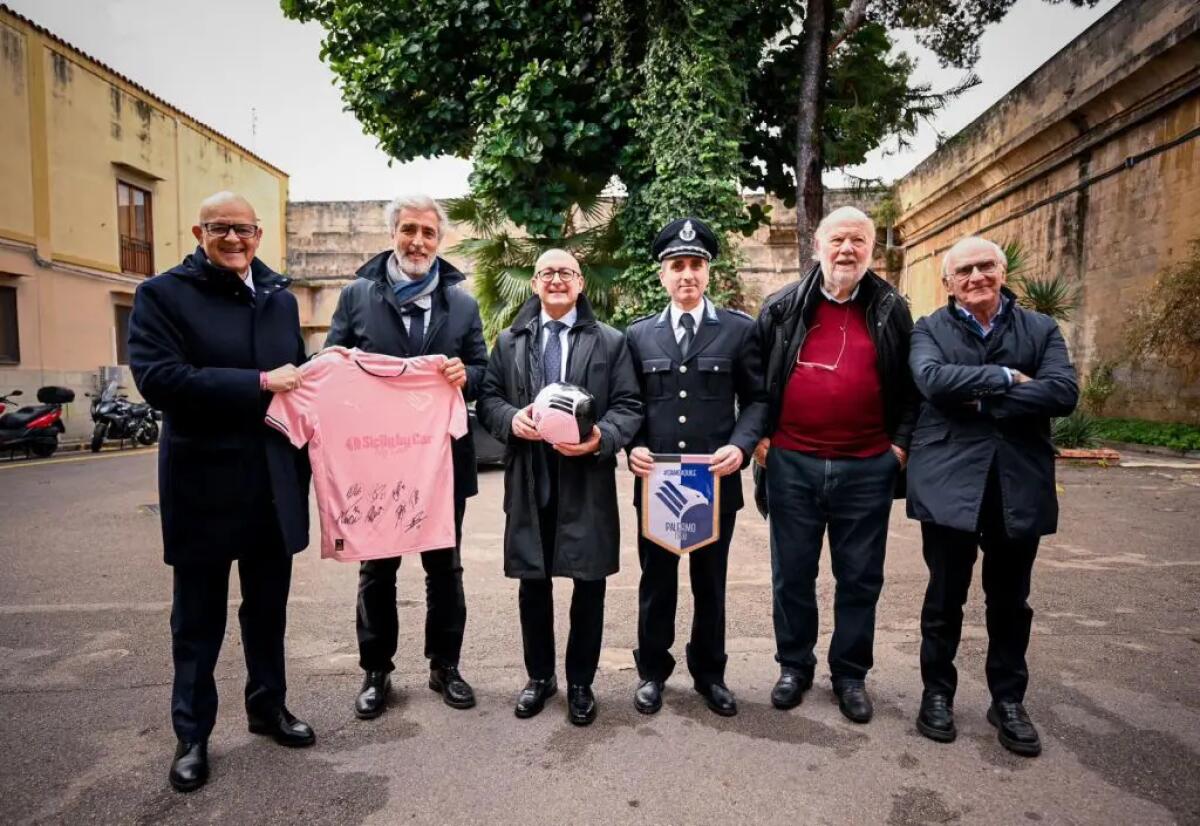 Il Palermo Fc in visita al carcere Ucciardone / Foto - 