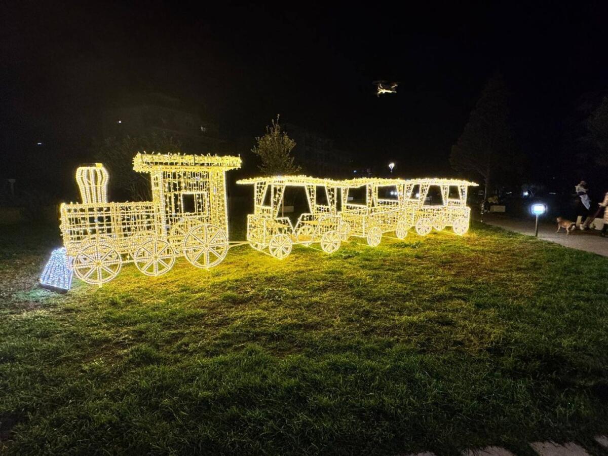 Accese le luminarie a Messina, debutta Villa Sabin nel percorso natalizio - 