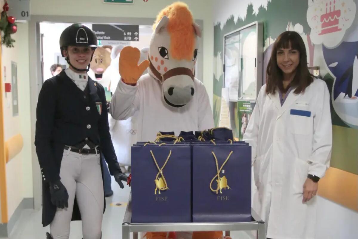A Palermo “Natale con la Fise”, un pony porta regali ai bambini ricoverati all’ospedale Cervello - 