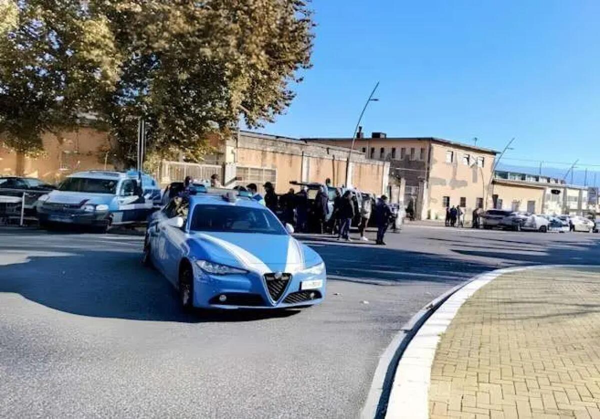 Allarme bomba a Messina, gli artificieri fanno brillare una valigia sospetta sotto un cavalcavia - 