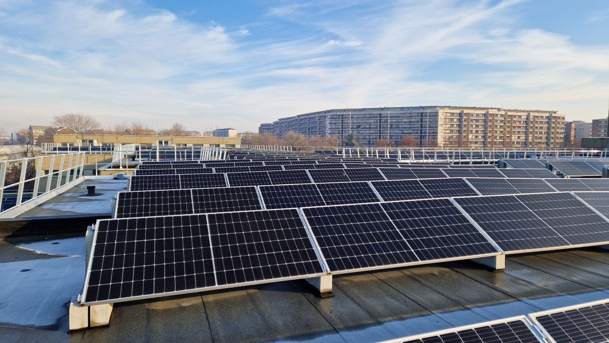 Torino, la città dove la posta viaggia a energia pulita - 