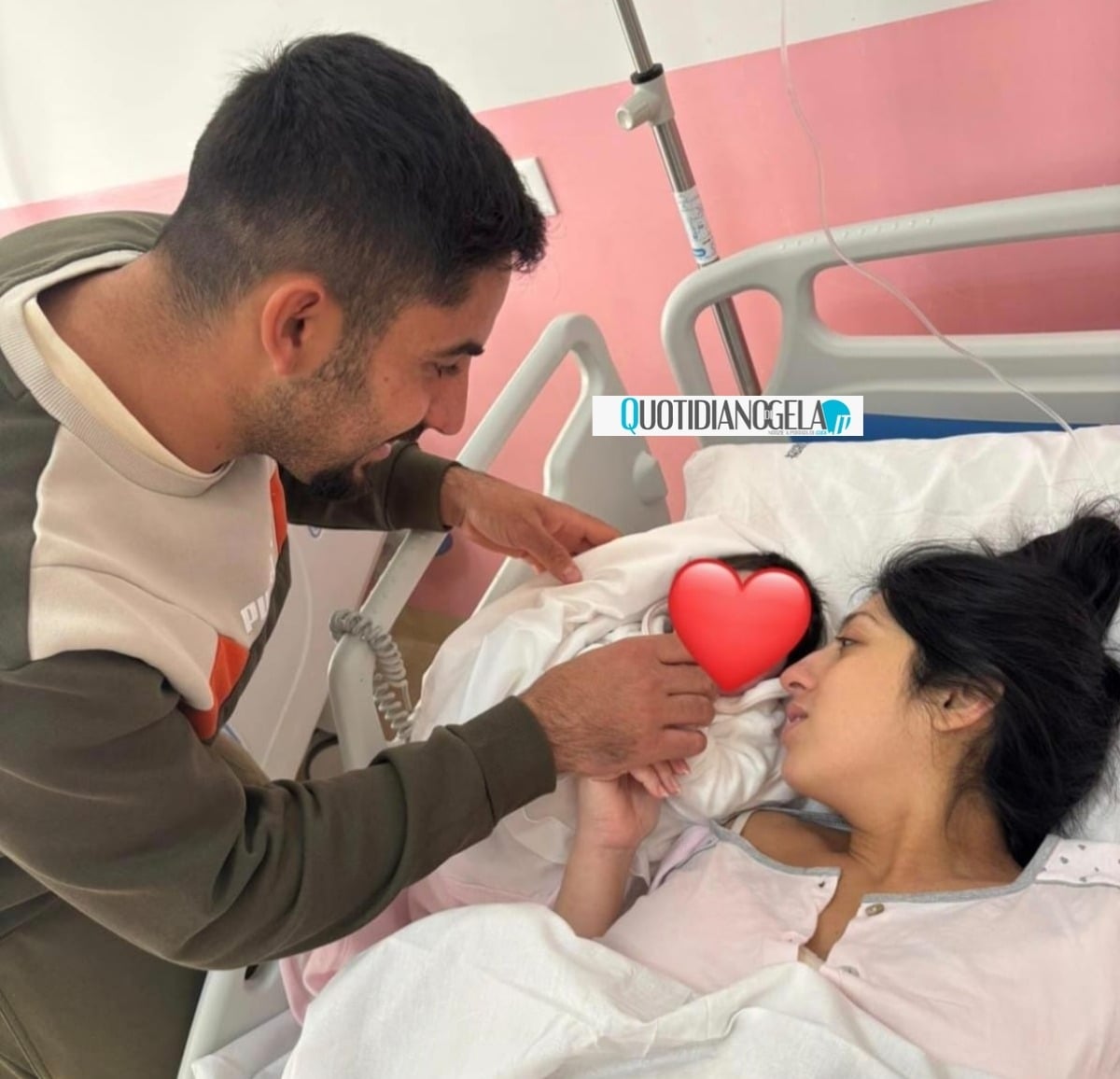 Il 2025 si chiude con le nascite di Ludovica e Alice, non c'è ancora il primo nato del 2026 - Noemi Tandurella e Giuseppe Giovanni Gentile con la piccola Ludovica