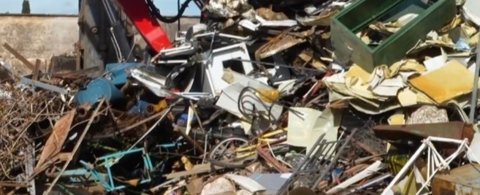 Traffico illecito nella filiera del ferro, sviluppi nell'indagine: misure cautelari e sequestri - 