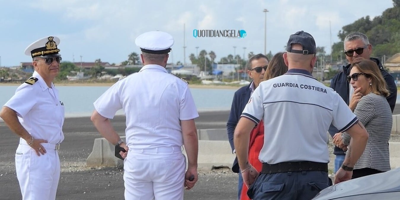 Porto rifugio, ministero mette in esercizio provvisorio le Autorità: impossibile progettare e lavorare alle gare - Il commissario Tardino durante un sopralluogo al porto rifugio