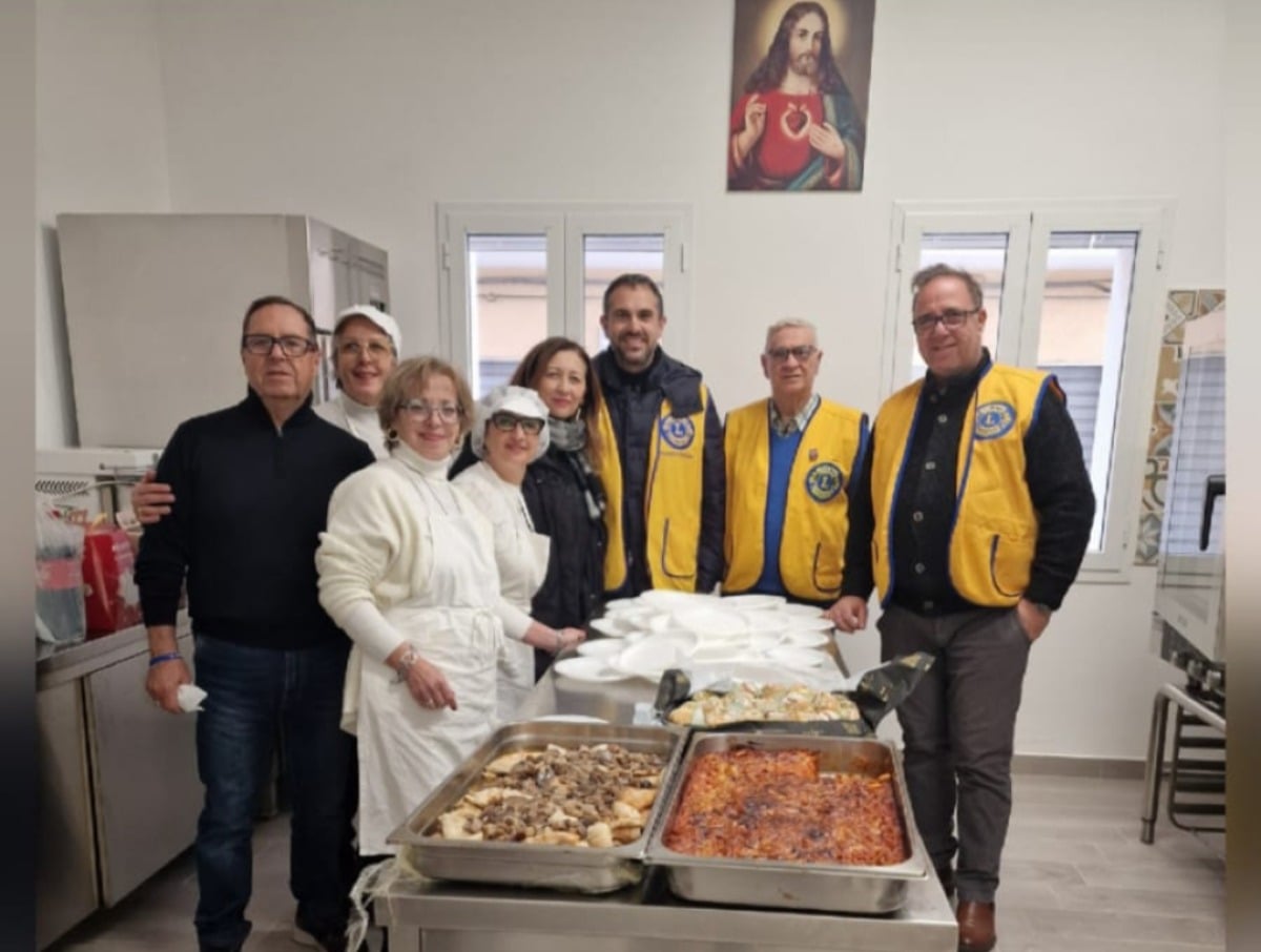Il Lions club Gela Host alla Casa della misericordia, offerti pasti a chi è più in difficoltà  - 