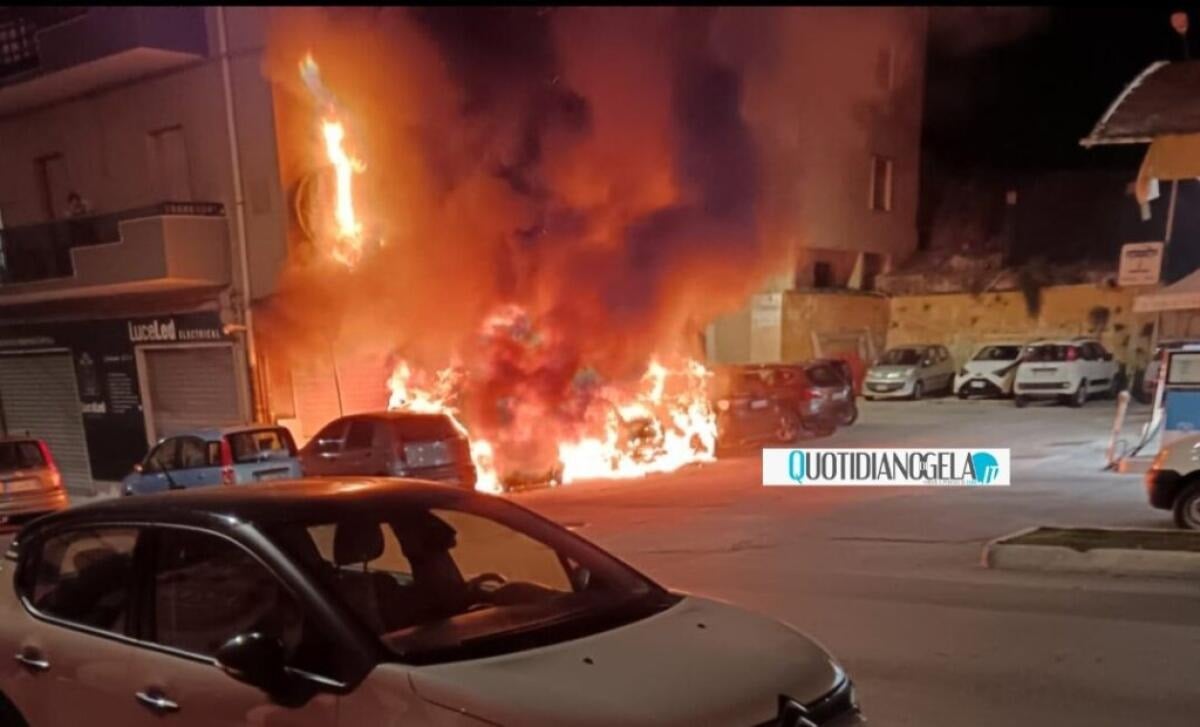 Roghi in città, almeno nove auto distrutte: abbreviato per l'unico coinvolto - 