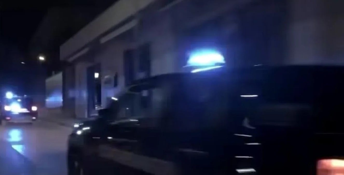 Giovane ferito da un colpo di arma da fuoco, perquizioni e accertamenti tecnici: indagine per risalire a chi ha sparato - 