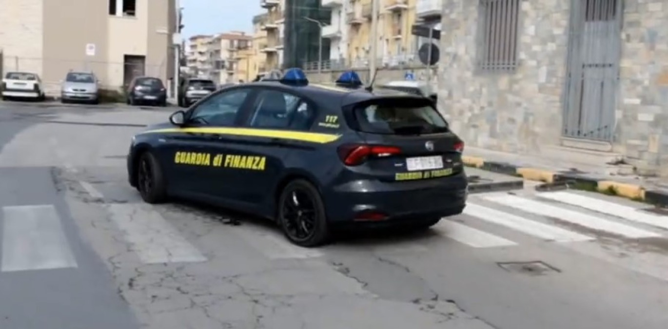 Aveva una pistola e munizioni, chiesta condanna per un giovane: arma scopera dalla finanza - 