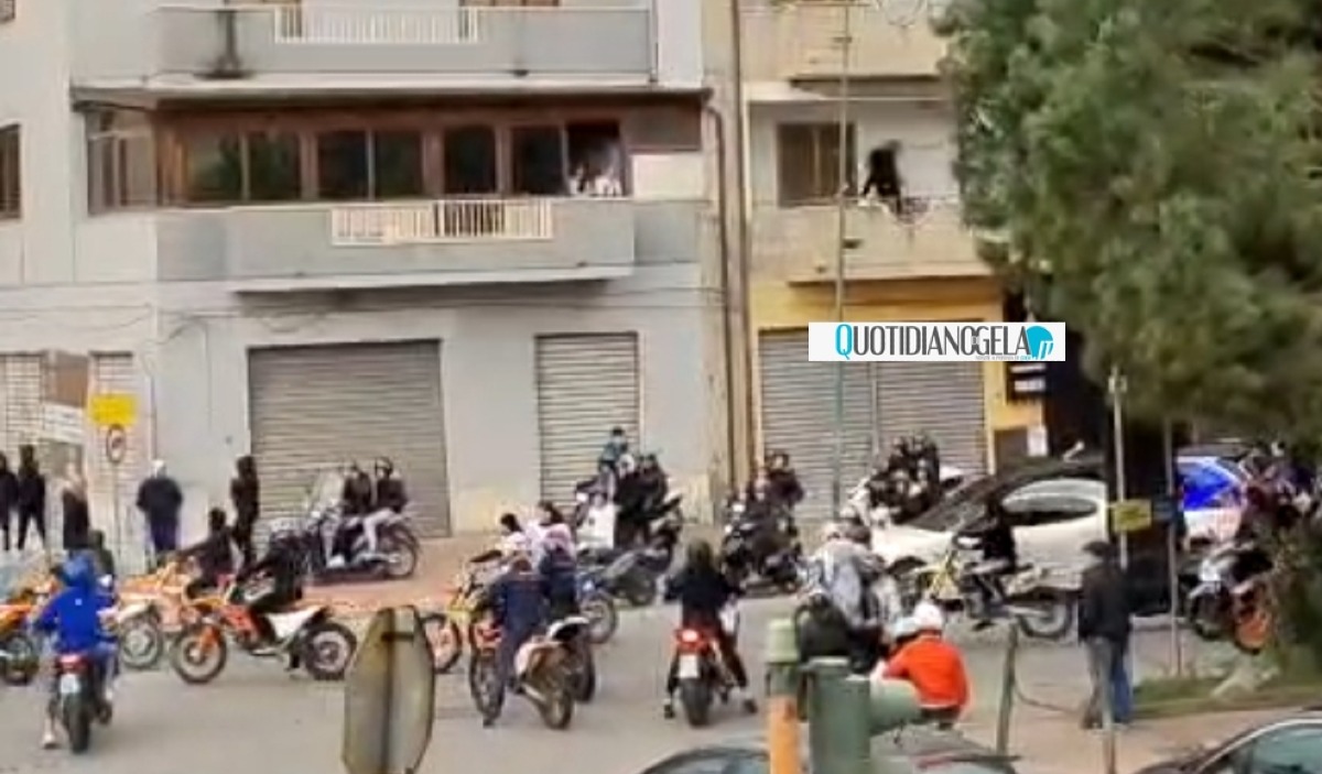 La tragica morte di Walter, ultimo saluto al quindicenne: amici in sella alle moto - 