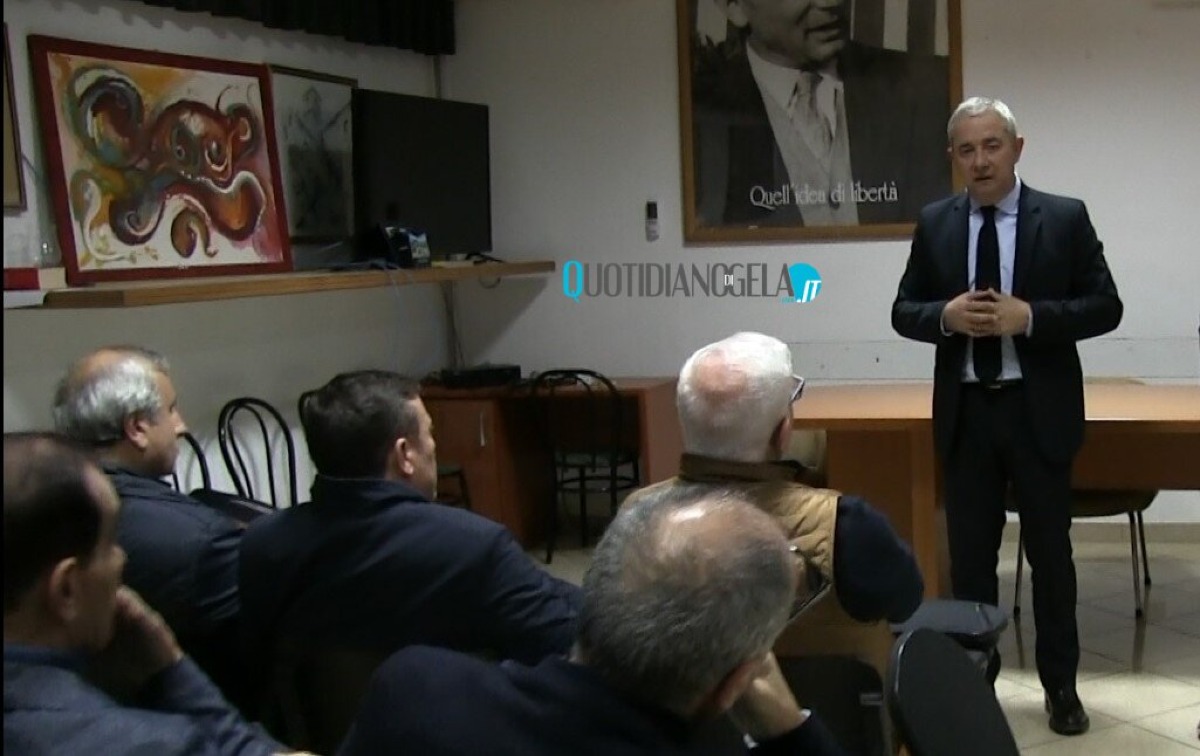 Caso Mancuso paralizza FI, in città nuovi ingressi congelati: pesanti accuse aprono riflessioni - Mancuso durante un incontro di FI in città