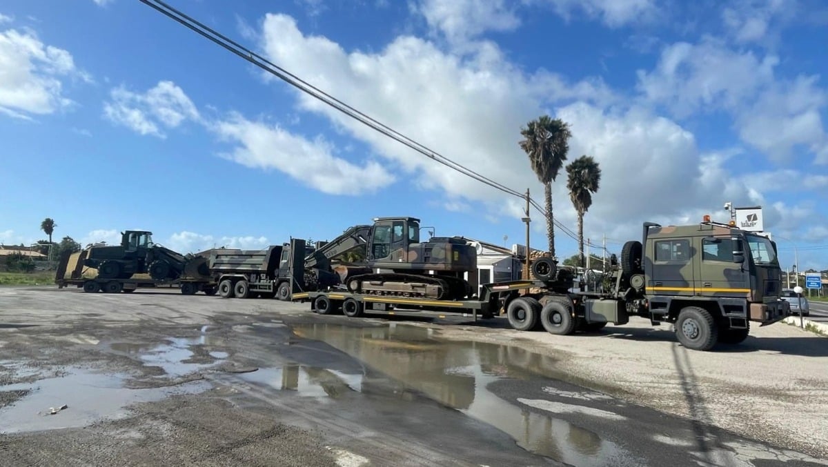 Niscemi, l'esercito in campo per creare un bypass tra la Sp 10 e 12