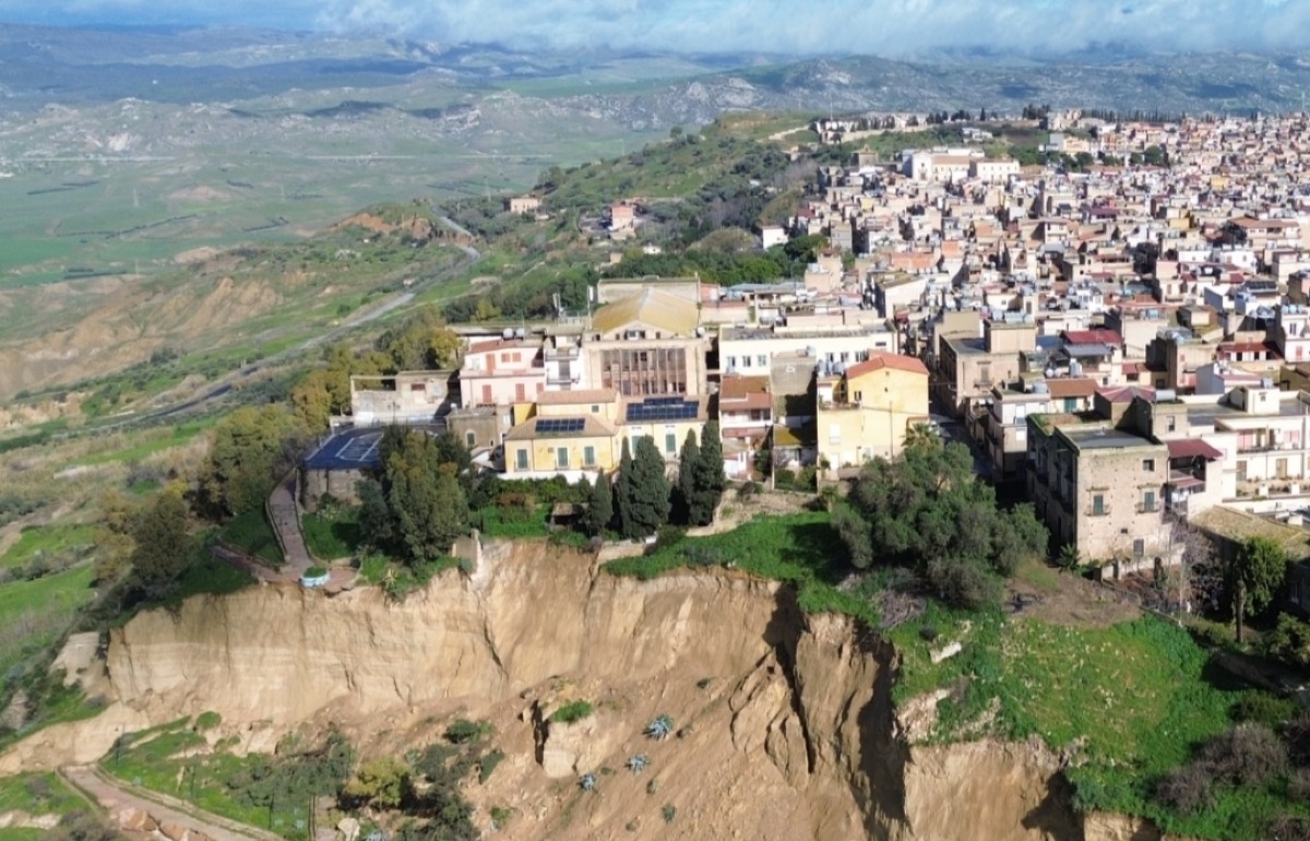 Niscemi, il fronte frana crolla ancora: cedono altre abitazioni  - 