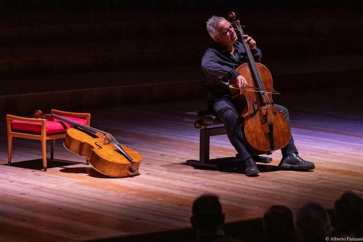 Giovanni Sollima in concerto al Politeama Garibaldi per la 66esima stagione dell’Orchestra Sinfonica Siciliana - 