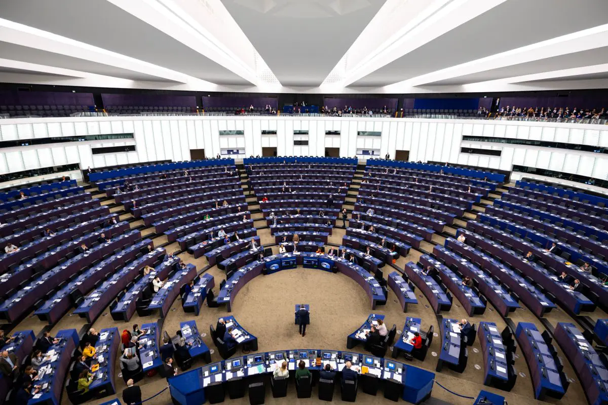 Ucraina, Parlamento Ue accelera l’approvazione del prestito da 90 miliardi - 