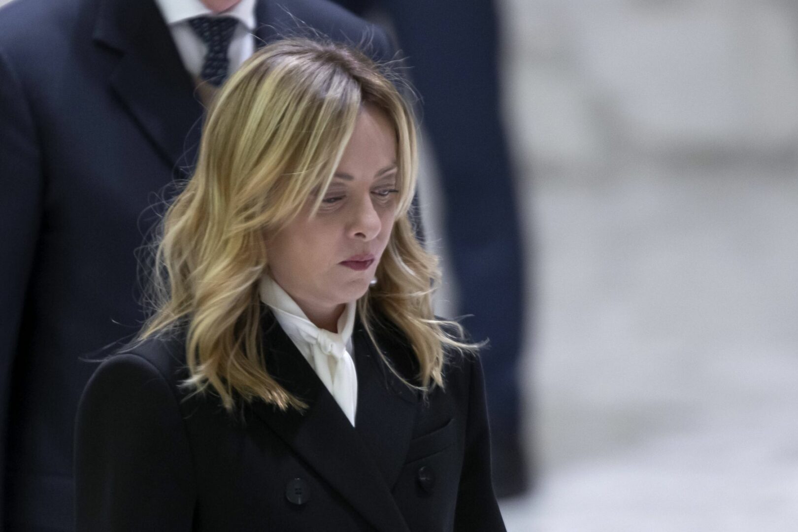 Premier Meloni visita il cimitero di Seul “Fianco a fianco per libertà e pace” - 