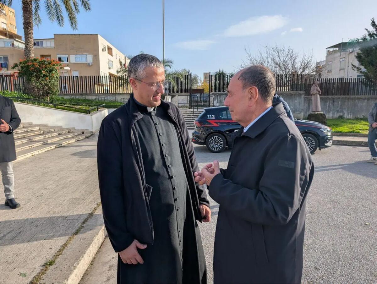 Schifani incontra il parroco dello Zen “Potenzieremo la videosorveglianza” / Video - 