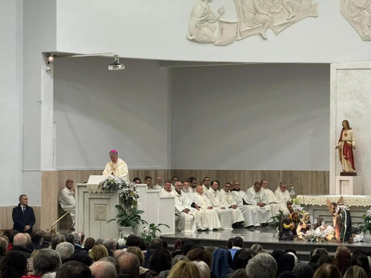 Palermo, l’arcivescovo Lorefice visita lo Zen: “La politica è lontana dai problemi della gente” / VIDEO - 